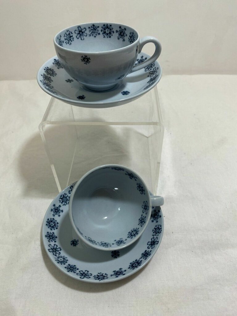 Read more about the article Arabia Finland Demitasse blueand grey 2 cups 2 saucers. “Snowflake”