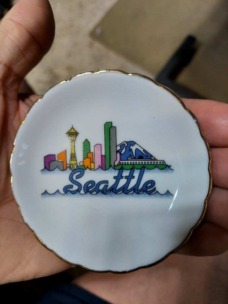 Read more about the article DECORATIVE SEATTLE MINI PLATE W/GOLD TRIM A  3 5/8″  **FREE SHIPPING