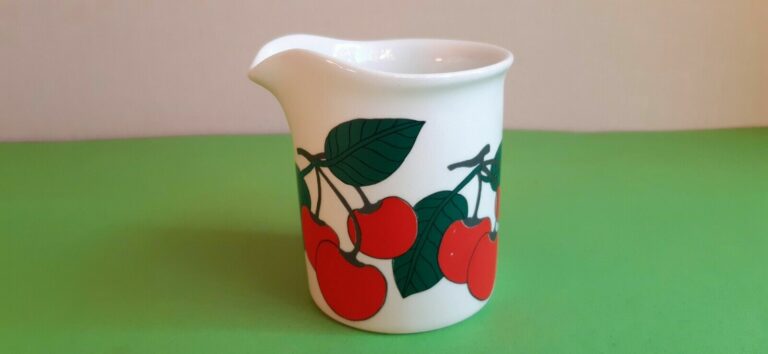 Read more about the article ARABIA Finland Kirsikka Creamer Milk Jug pitcher Cherry Antique Vintage Tea