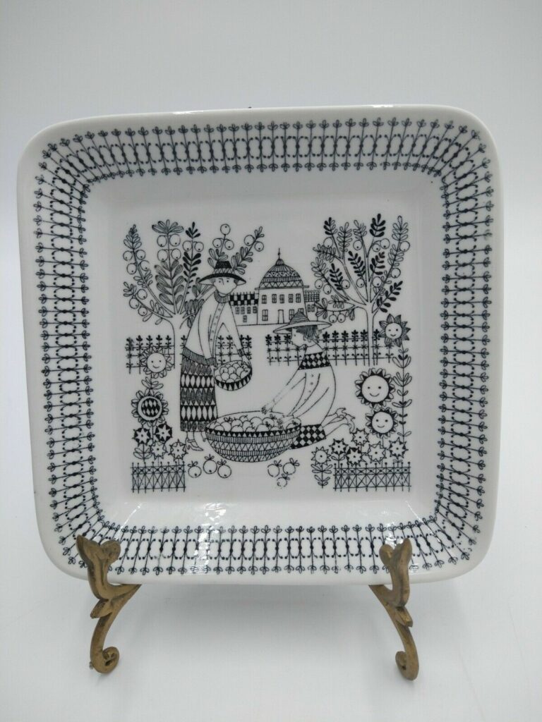 Read more about the article Arabia Emilia Pattern Raija Uosikkinen Square Salad Plate 7″ Finland Vintage