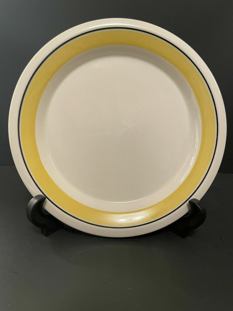 Read more about the article Arabia of Finland Faenza Yellow Black Stripe Salad Plate 7 3/4″