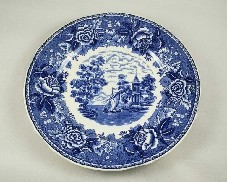 Read more about the article ARABIA Finland Blue and White Porcelain 9.25″ Round Luncheon Plate ~ Landscape