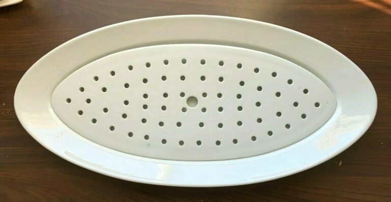 Read more about the article ARABIA FINLAND TEEMA OFF WHITE 23″ Oval Fish Platter and Strainer – VGUC