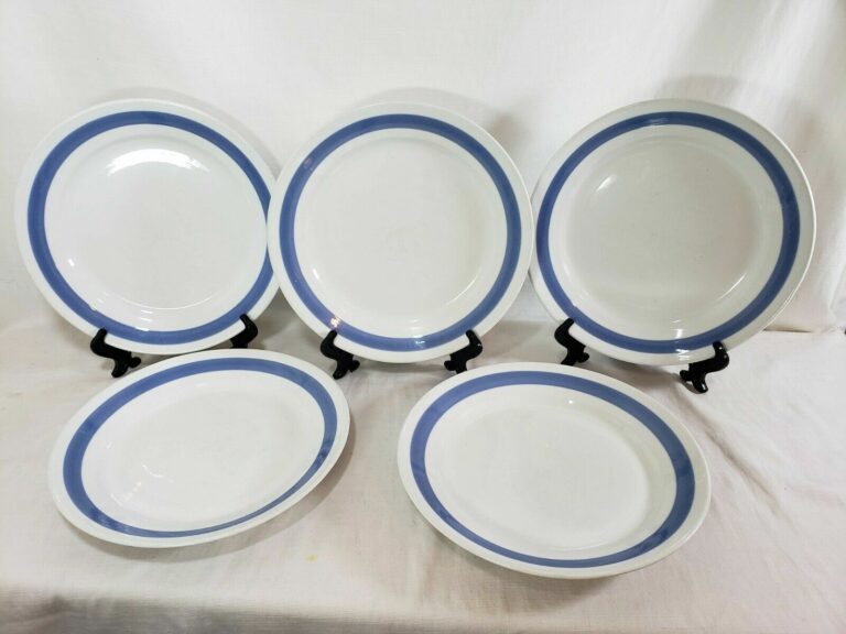 Read more about the article Arabia Finland Blue Ribbon 5x Lot: 9.5″ Luncheon Plates – Sinivalko – Pipe Stamp