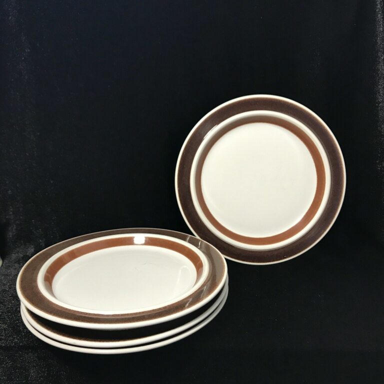 Read more about the article 4 Vintage Mid Century Arabia of Finland Rosmarin Brown Dinner Plates 10″