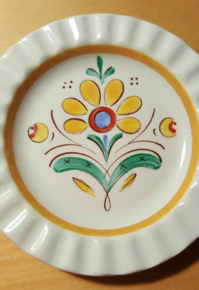 Read more about the article Vintage Rare Arabia Finland Small Hand Painted  Dessert Plate/Fluted Edges