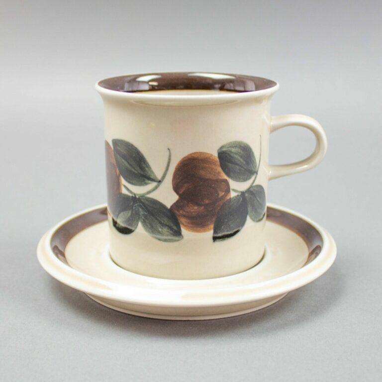 Read more about the article Arabia Finland Ruija Troubadour Coffee Tea Mug Cup and Saucer Vintage Mid Century