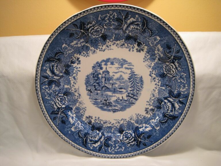 Read more about the article Vintage Arabia of Finland 13″ Chop Plate Platter Landscape Blue