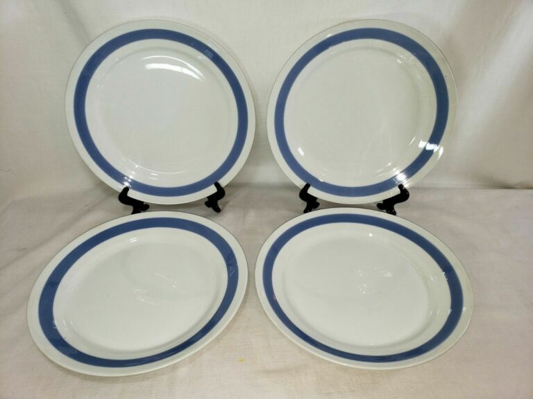 Read more about the article Arabia Finland Blue Ribbon 4x Lot: 10.25″ Dinner Plates – Sinivalko – Pipe Stamp