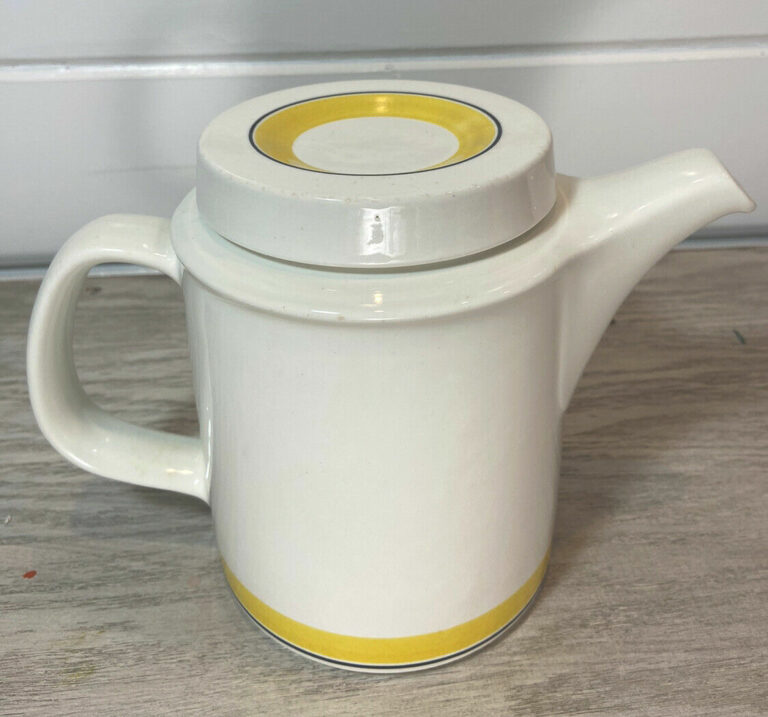 Read more about the article Arabia Finland Faenza Yellow and Black Stripe Vintage Teapot With Lid.