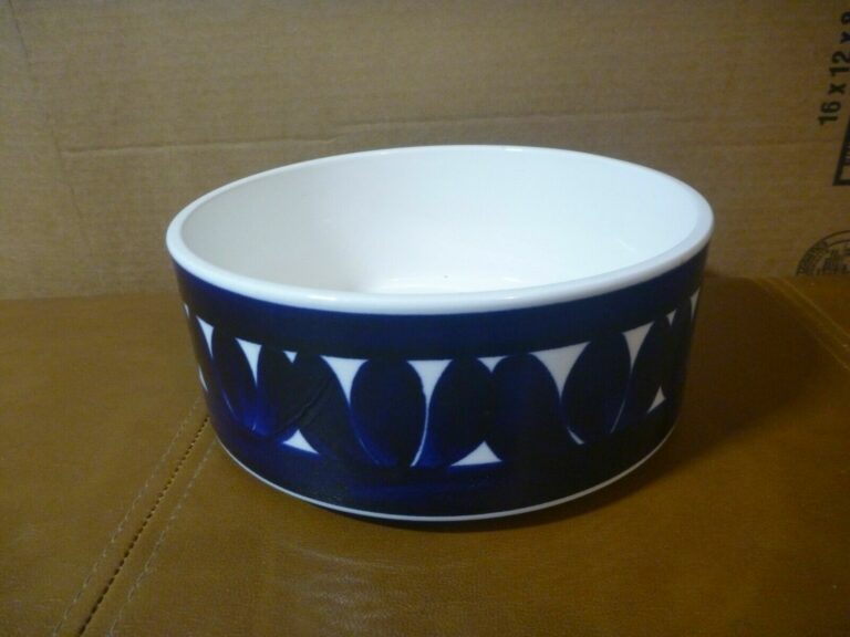 Read more about the article Arabia Finland Sotka Blue White 7″ Round Vegetable Bowl