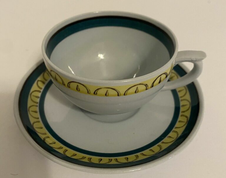 Read more about the article ARABIA FINLAND CROWN BAND CUP AND SAUCER