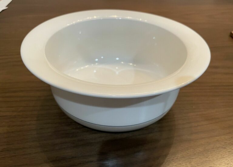 Read more about the article Finland Arabia Seita Arctica Round Serving Vegetable Bowl 8.5″