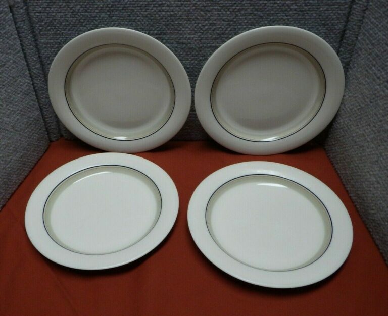 Read more about the article 4 Arabia Finland Seita Arctica 8″ Salad Plates Lot #2