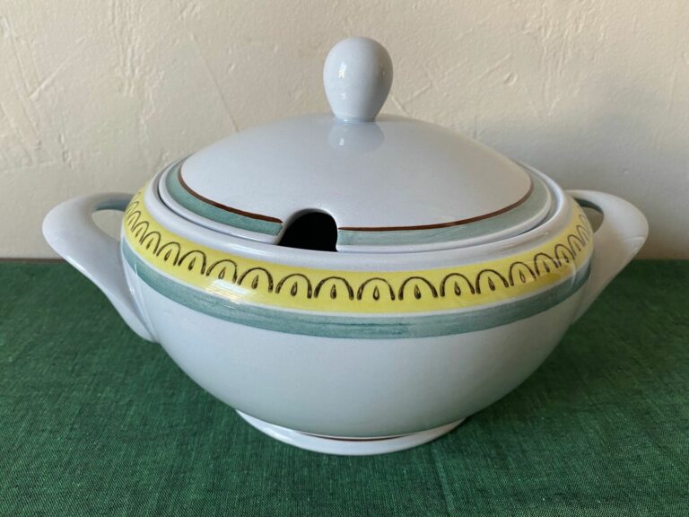 Read more about the article Arabia of Finland CROWN BAND Soup Tureen Large