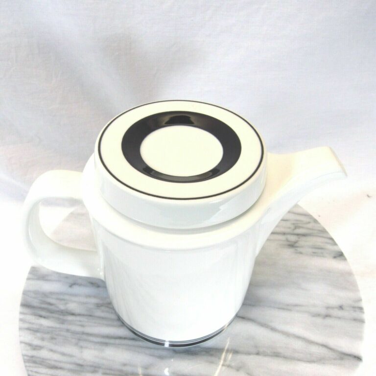 Read more about the article VTG MCM Arabia Finland Faenza Coffee Pot 40 oz. Teapot White Black Stripe Lid