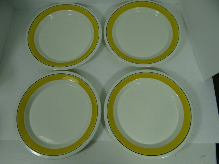 Read more about the article Arabia of Finland Dinner Plates Set of 4 Faenza Yellow