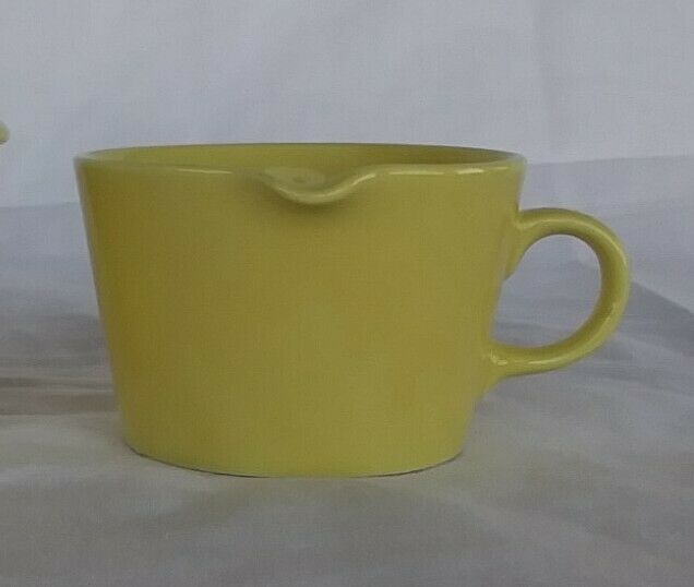 Read more about the article ARABIA Finland Kaj Franck KILTA TEEMA YELLOW Creamer 2.5″ tall NEVER USED