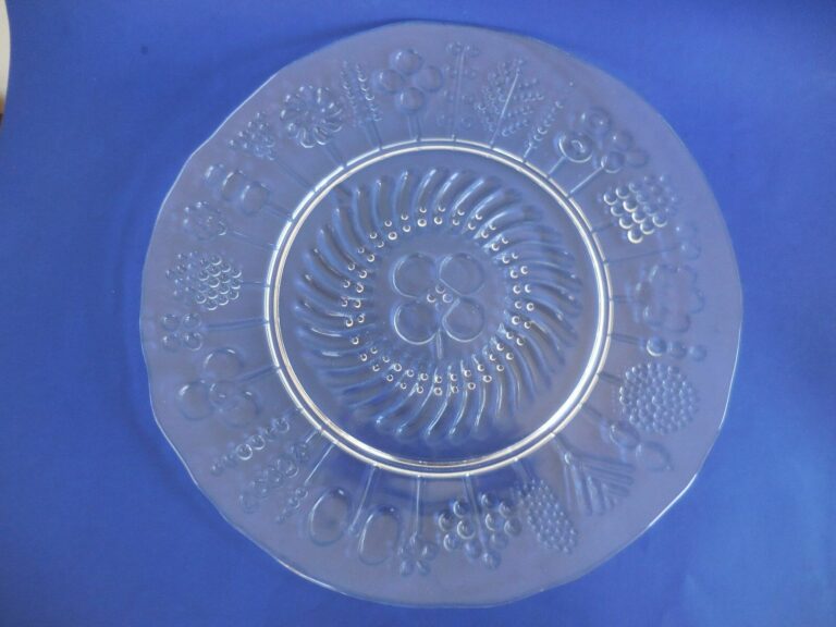 Read more about the article IITTALA FLORA PLATTER BY OIVA TOIKKA ARABIA FINLAND MID CENTURY MODERN 15 INCHES