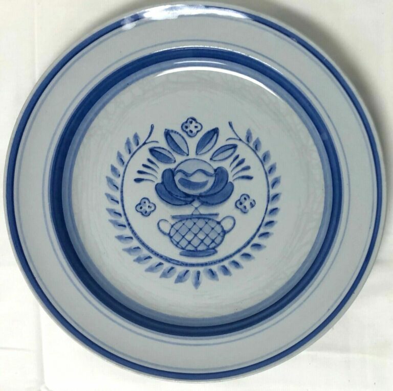 Read more about the article ARABIA 1939 BLUE ROSE HAND PAINTED FLOWER DESIGN FINLAND LUNCH DINNER 9 1/4″