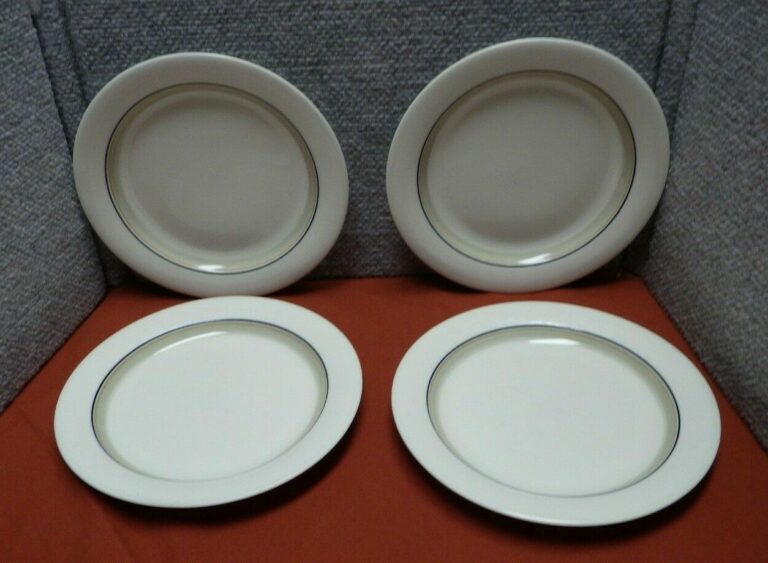 Read more about the article 4 Arabia Finland Seita Arctica 8″ Salad Plates Lot #1