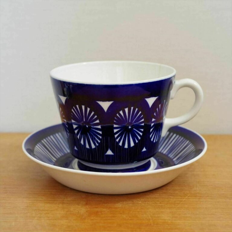Read more about the article ARABIA Fiesta  Cup and Saucer Ulla Procope Vintage Excellent Finland