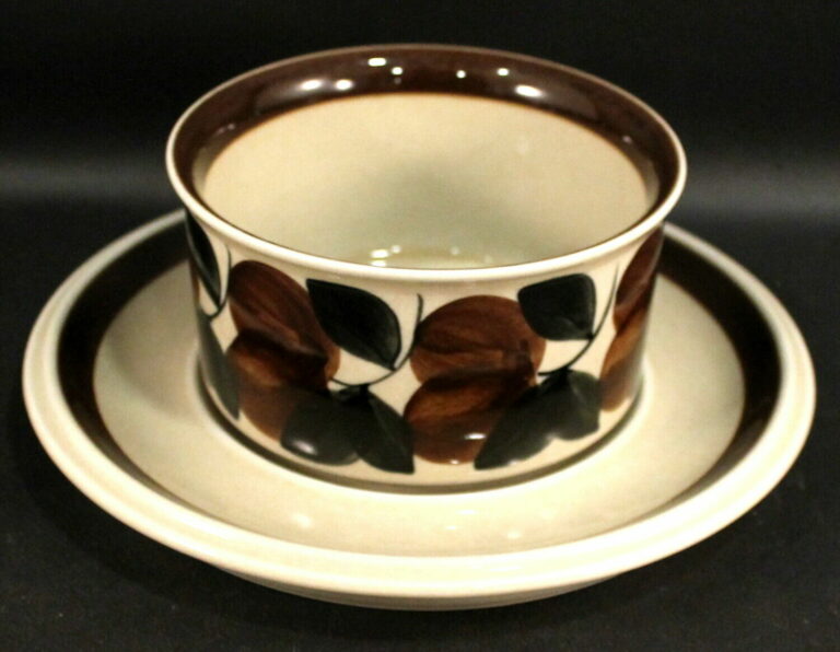 Read more about the article Arabia of Finland RUIJA / TROUBADOUR Ramekin / Sugar and Saucer GREAT USED COND