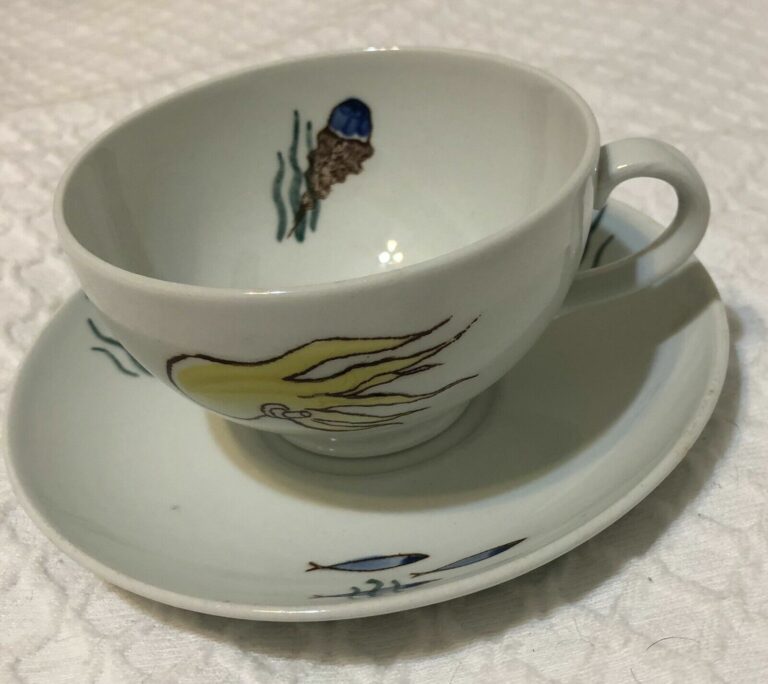 Read more about the article ARABIA Finland Aquarium footed cup and saucer