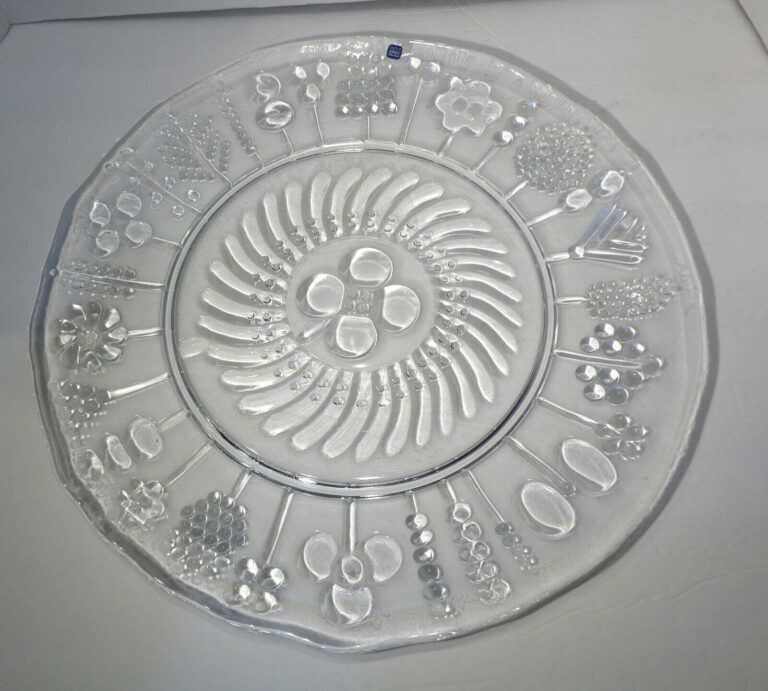 Read more about the article Nuutajarvi Iittala Arabia Finland Oiva Toikka 15″ Flora Platter EUC w/ Sticker!