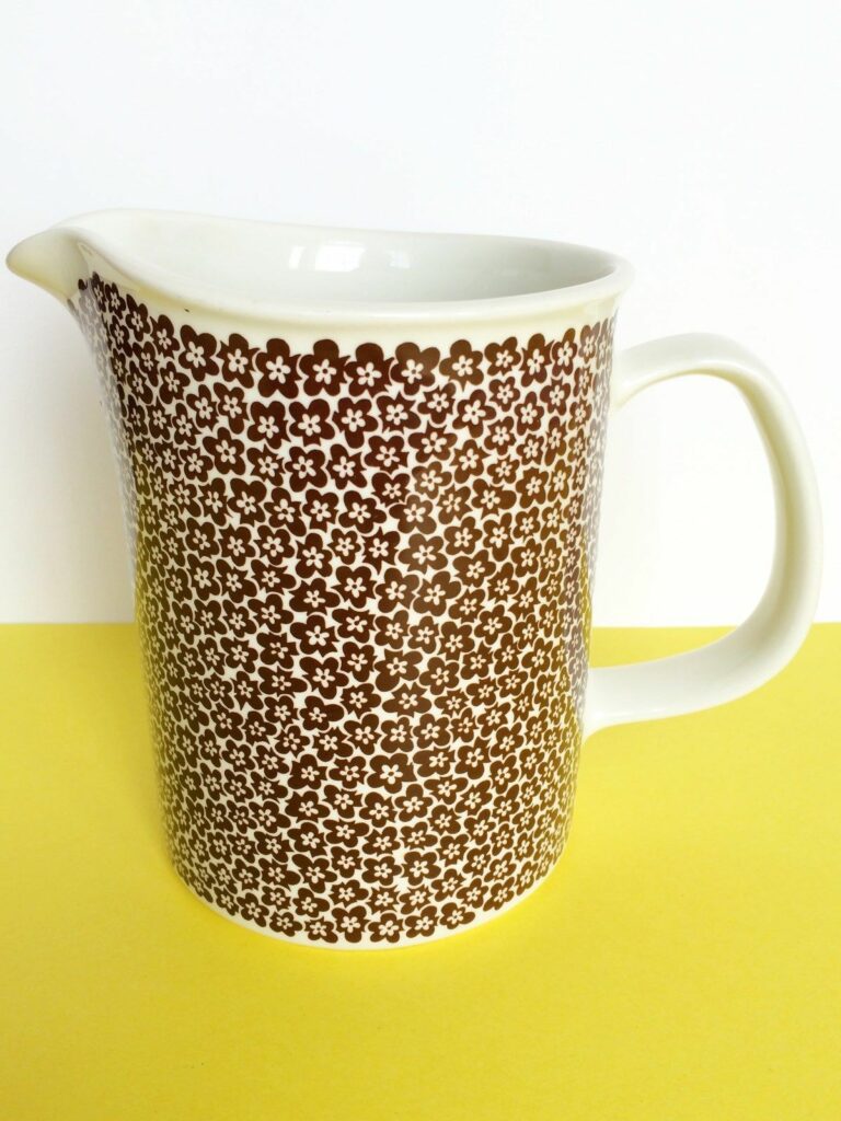 Read more about the article VERY RARE > ARABIA FINLAND BROWN FAENZA PITCHER