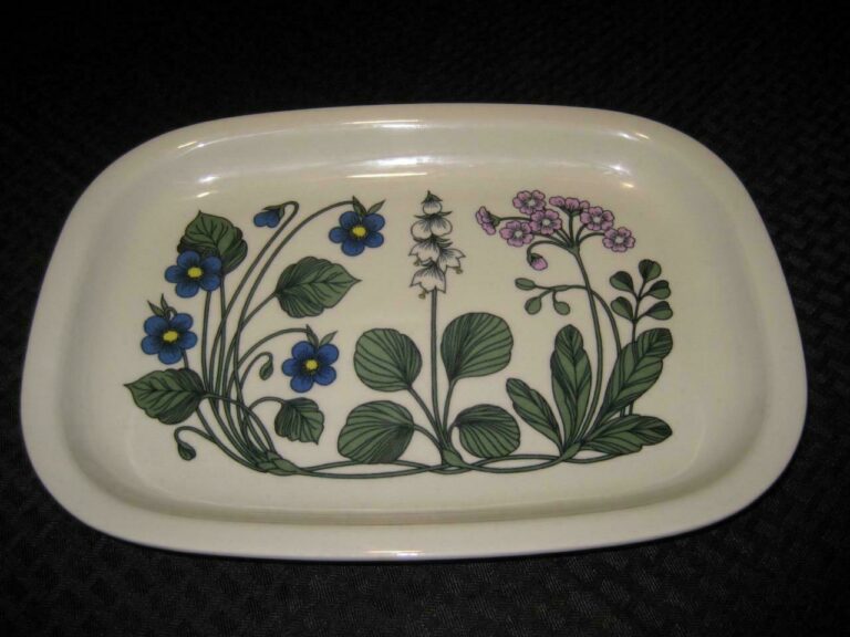 Read more about the article Rare Vintage Arabia of Finland Flora 13.5” Serving Platter ~ Esteri Tomula ~ EUC