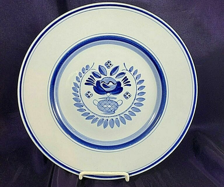 Read more about the article Arabia of Finland BLUE ROSE Dinner Plate 10 1/8″