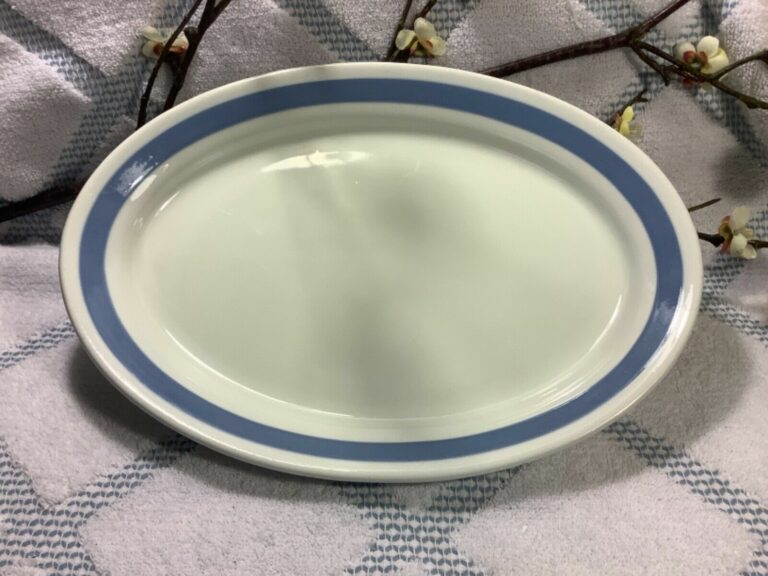 Read more about the article Arabia Finland #D-D 30 Cm RIBBONS BLUE BAND 0val Serving Platter Finland