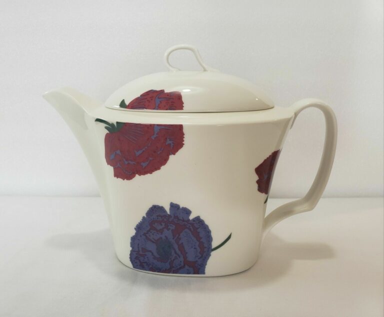 Read more about the article Arabia Of Finland 5 Cup Illusia Coffee Tea Pot and Lid Red Purple Flowers AMAZING
