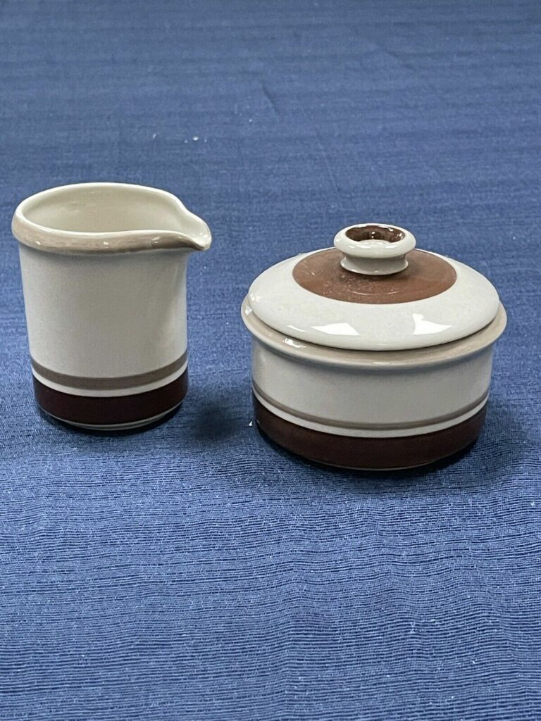 Read more about the article Arabia Finland “PIRTTI ” 3 Pieces Cream and Sugar Set Excellent Condition Rare