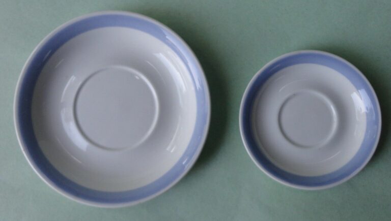 Read more about the article ARABIA Finland RIBBONS BLUE Retro Scandinavia Dinnerware Tableware China SAUCERS