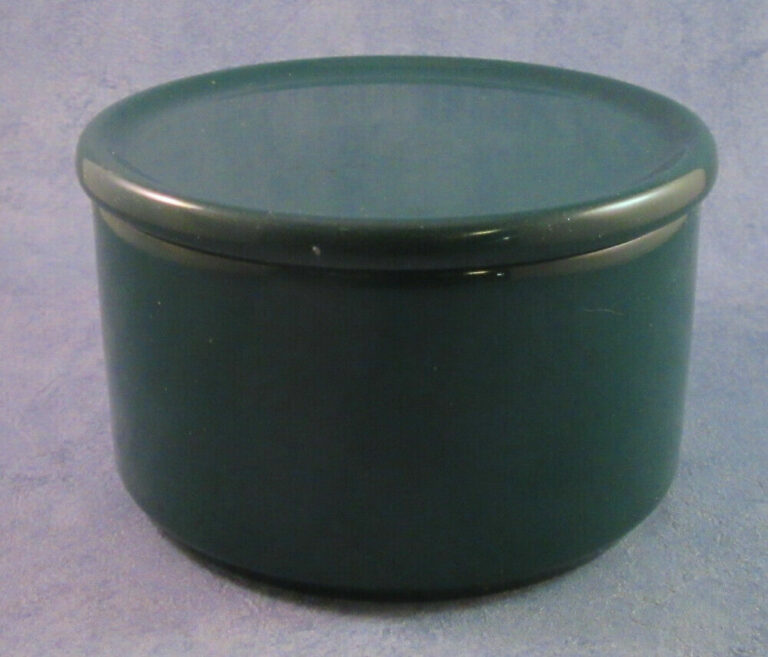 Read more about the article ARABIA Kaj Franck Teema Green Jar with Lid  Excellent Condition