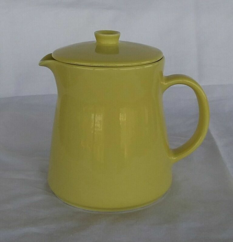 Read more about the article ARABIA Finland Kaj Franck Kilta Teema Yellow Coffee Pot 6 1/2″ Tall Never Used 