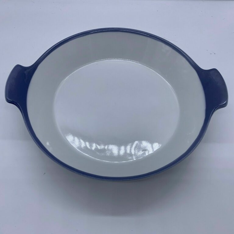 Read more about the article VINTAGE ARABIA FINLAND PALE BLUE RIBBON WHITE HANDLED SERVING DISH TRAY SUOMI