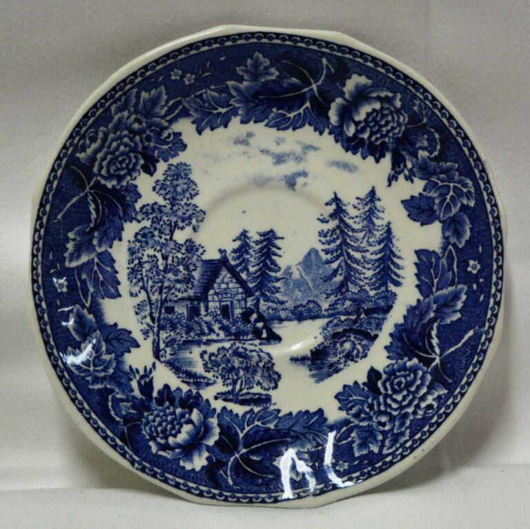 Read more about the article Vintage Finland Arabia Suomi blue and white Saucer Blue Landscape