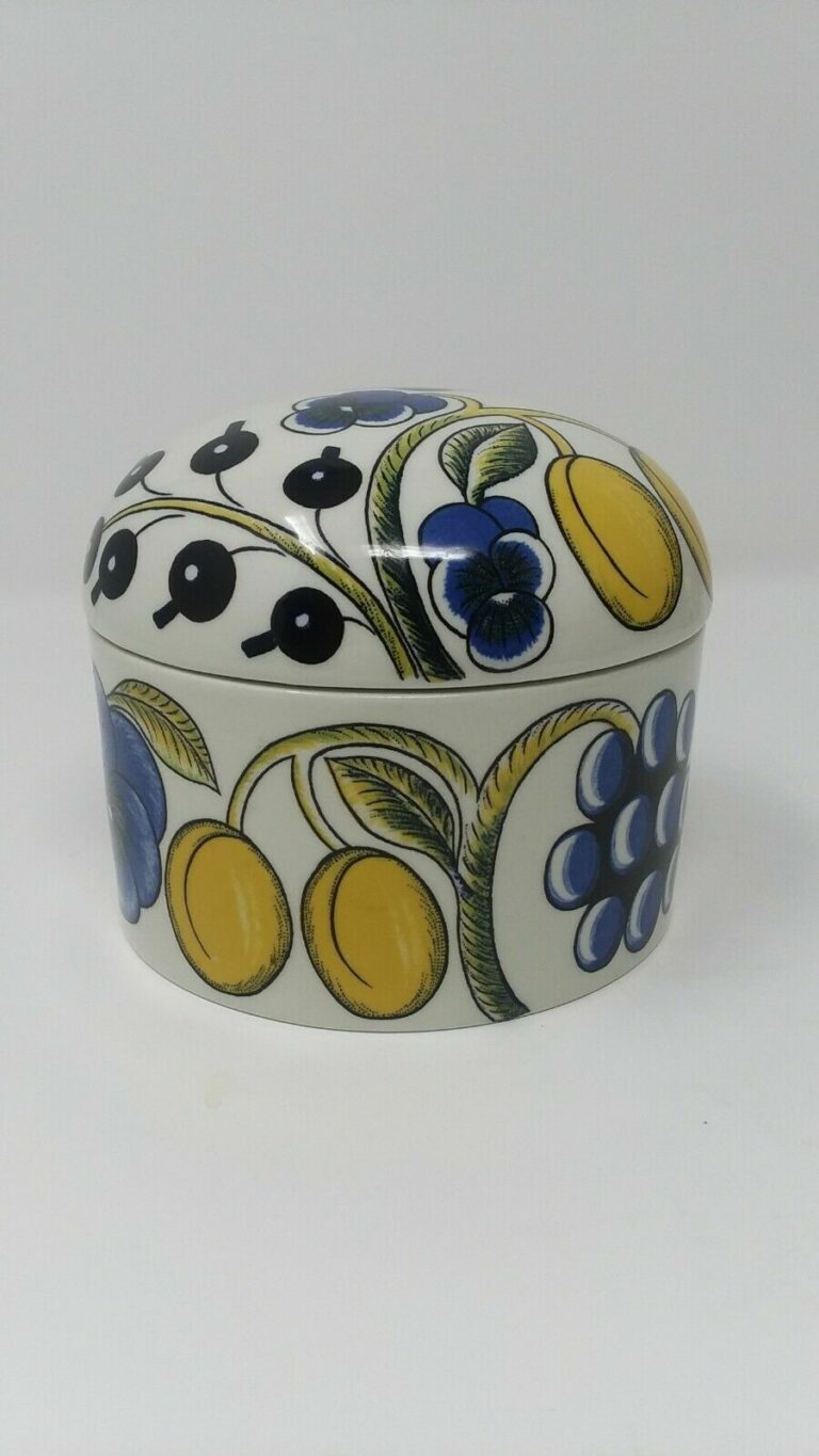 Read more about the article Arabia Paratiisi Porcelain Oval Jar With Lid Designed In Finland