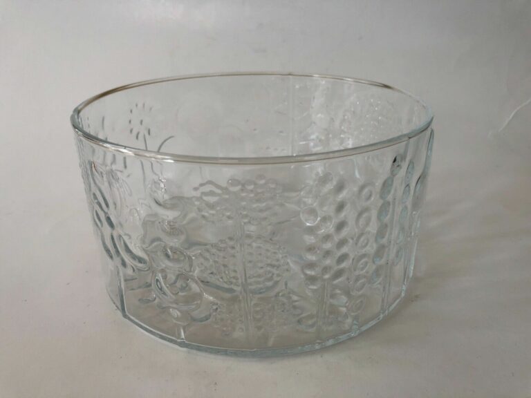 Read more about the article ARABIA Flora Glass Fruit Bowl by Oiva Toikka for Iittala Finland 6”