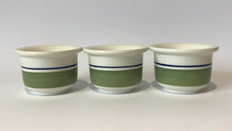 Read more about the article Arabia Finland Krokus Egg Cups by Esteri Tomula Vintage 1970s Set of 3