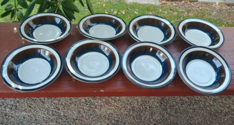 Read more about the article Set of 8 vtg. ARABIA FINLAND KAIRA 6 3/4”  desert Berry bowl BROWN and BLUE BANDS