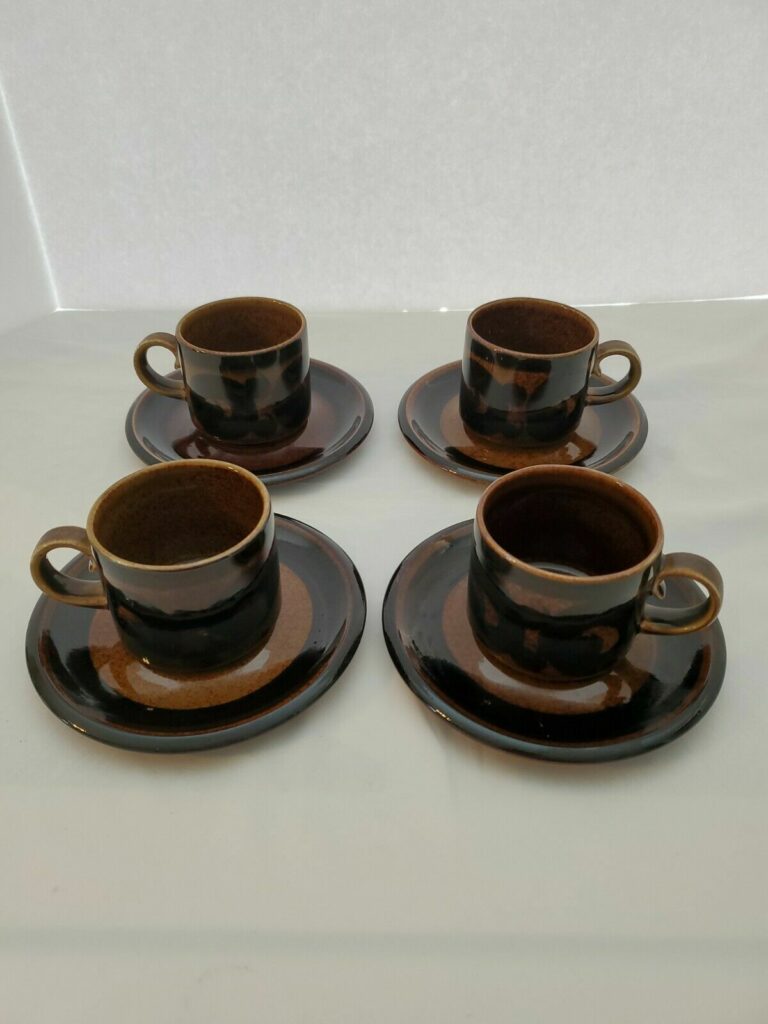Read more about the article ARABIA FINLAND SORAYA BROWN CUPS AND SAUCERS VINTAGE – Set of 4