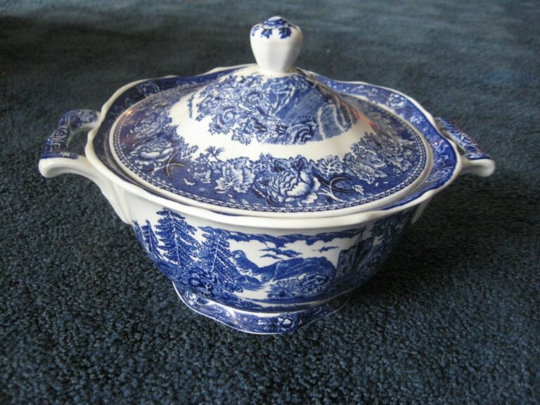 Read more about the article Arabia-Landscape Blue-Soup Tureen-porcelain-Finland-12″ handle to handle