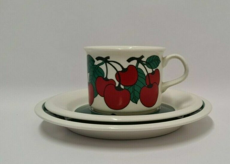 Read more about the article Inkeri Leivo Cherry Kirsikka  Coffee Cup and Saucer and Cake Plate  Arabia Finland