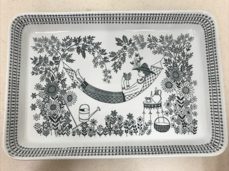 Read more about the article Arabia of Finland Emilia Platter Plate