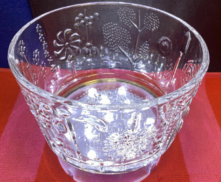 Read more about the article VTG MCM Oiva Toikka Glass Flora Bowl   5.5″ Iittala Arabia Finland Nuutajarvi