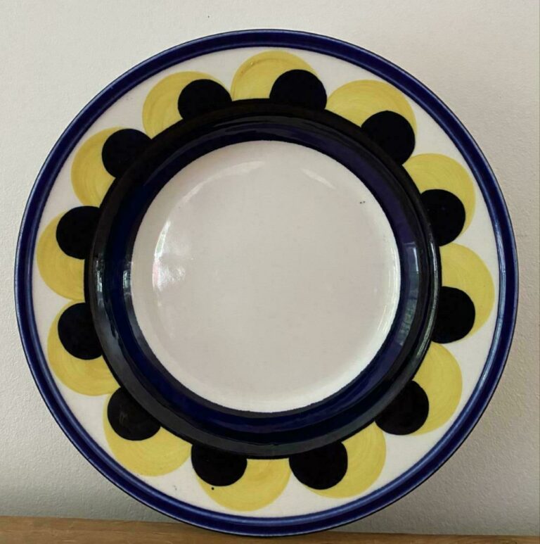 Read more about the article Arabia Finland Paju Yellow 9″ Large Rim Soup Bowl Plate Anja Jaatinen-Winquist